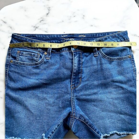 Seven/7 Blue Denim Women's Shorts. Size 14 - Picture 4 of 6